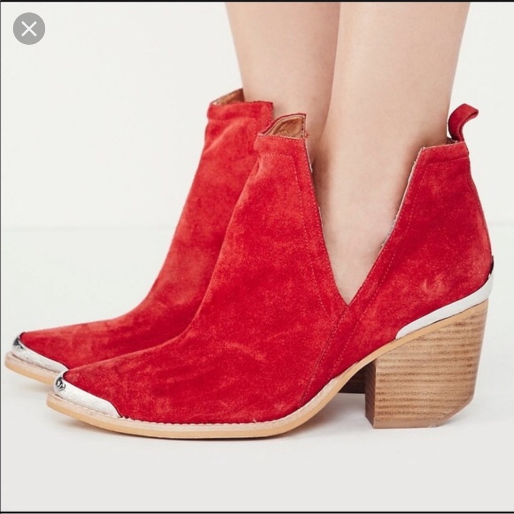 Hunt the Plains - Jeffrey Campbell